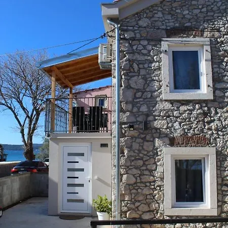 Вилла Stone House Karlo Бибинье