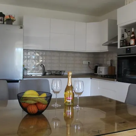 Вилла Stone House Karlo Бибинье